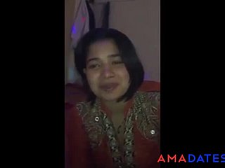 پاکستانی چاچی کو پنجابی زبان میں گندی گندی نظم پڑھتا