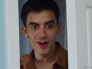 Jordi El Nino Polla junta-se ao trio sexo com Halle Hayes