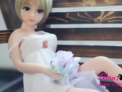 Teensy-weensy วัยรุ่นสีบลอนด์ตุ๊กตาเซ็กซ์ที่น่าตื่นตาตื่นใจ