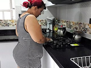 Verführt meine Stiefmutter, um respecting der Küche zu ficken