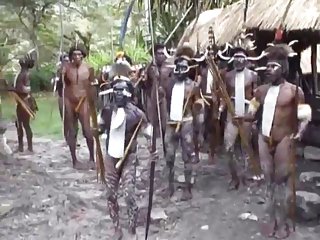 Afrikanische Frauen mit kleinen leeren schlaffen Titten