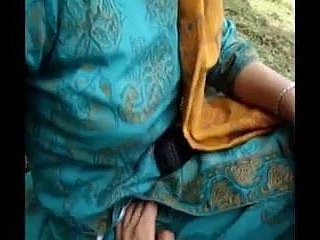 ایک کالج کی لڑکی کو چھونے