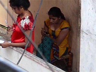 Desi voyeur op het balkon